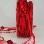 Dreifache Organzaband Girlande mit Satinband und Perlen, rot, 802562